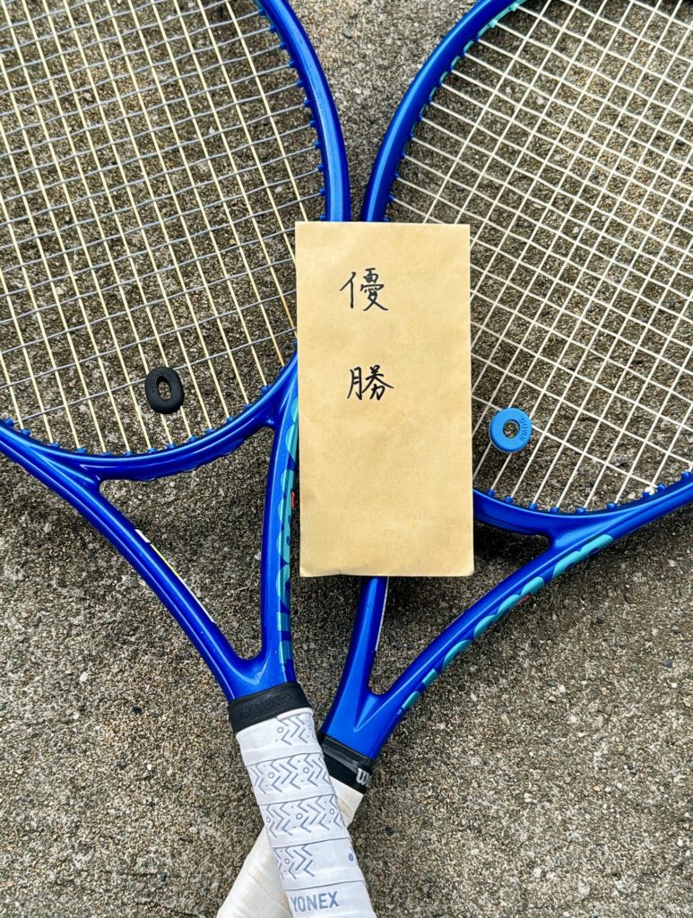 치렬한 결승끝에 조선족선수로 무어진 팀이 우승을 따냈습니다. 